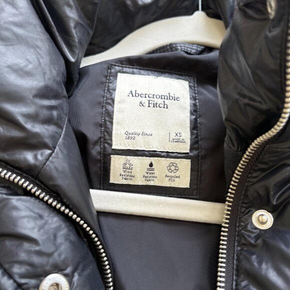 A&F Oversized Utility Puffer, XS - Picture 3 of 3